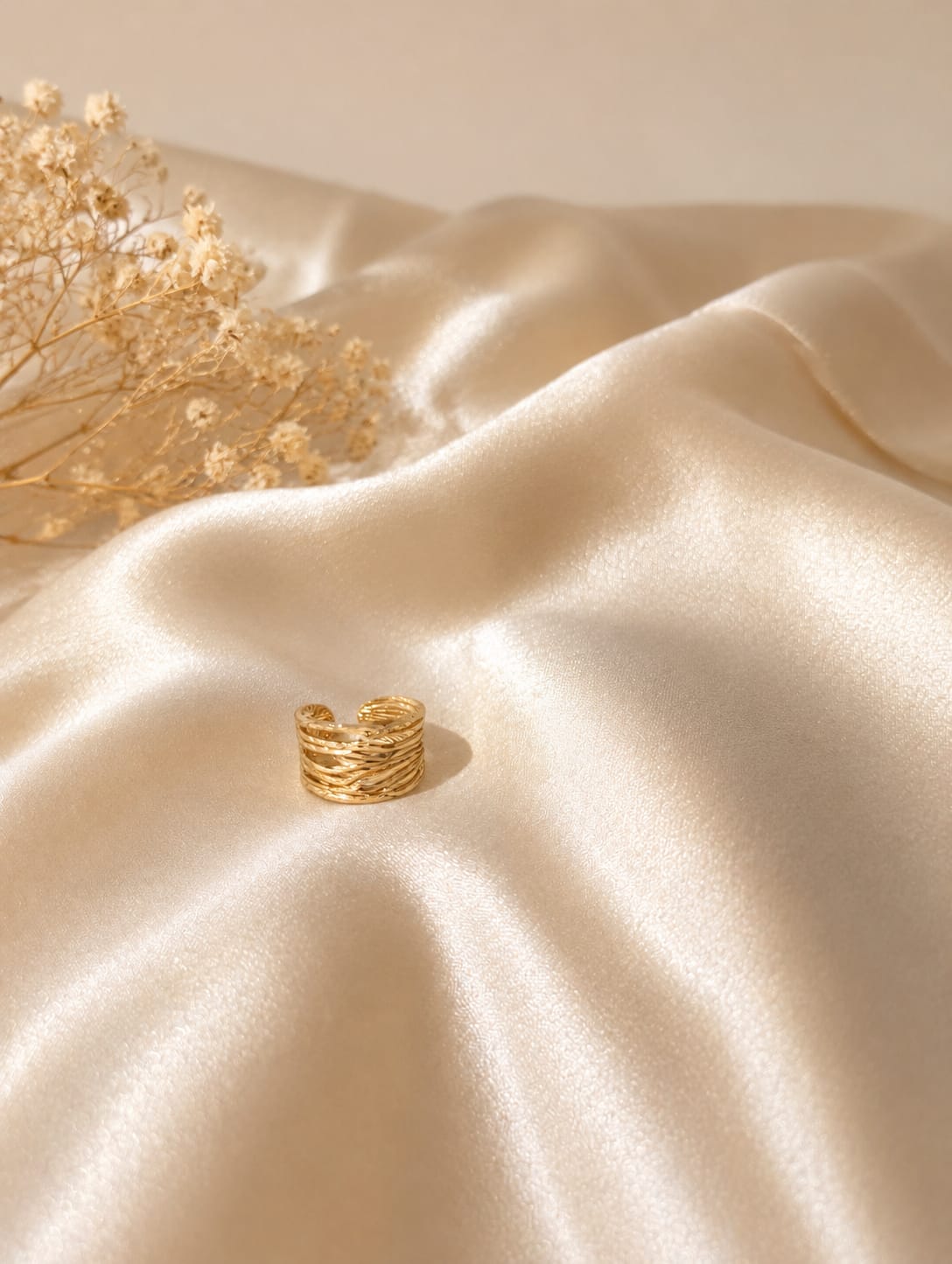 Elegant Ripple Ring